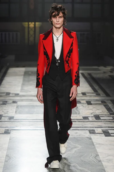 Look 27